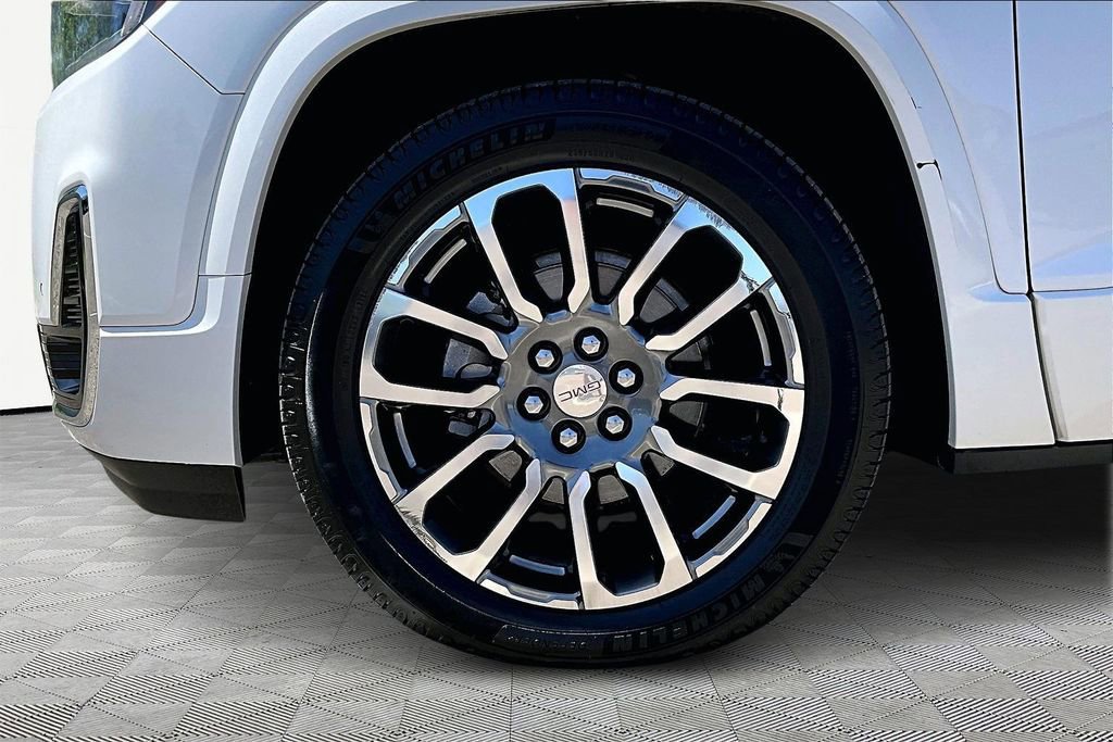 Used 2020 GMC Acadia Denali w/ Technology Package AWD/4WD image 11