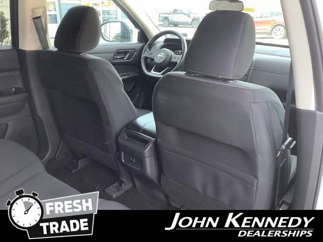Used 2023 Nissan Pathfinder S image 26