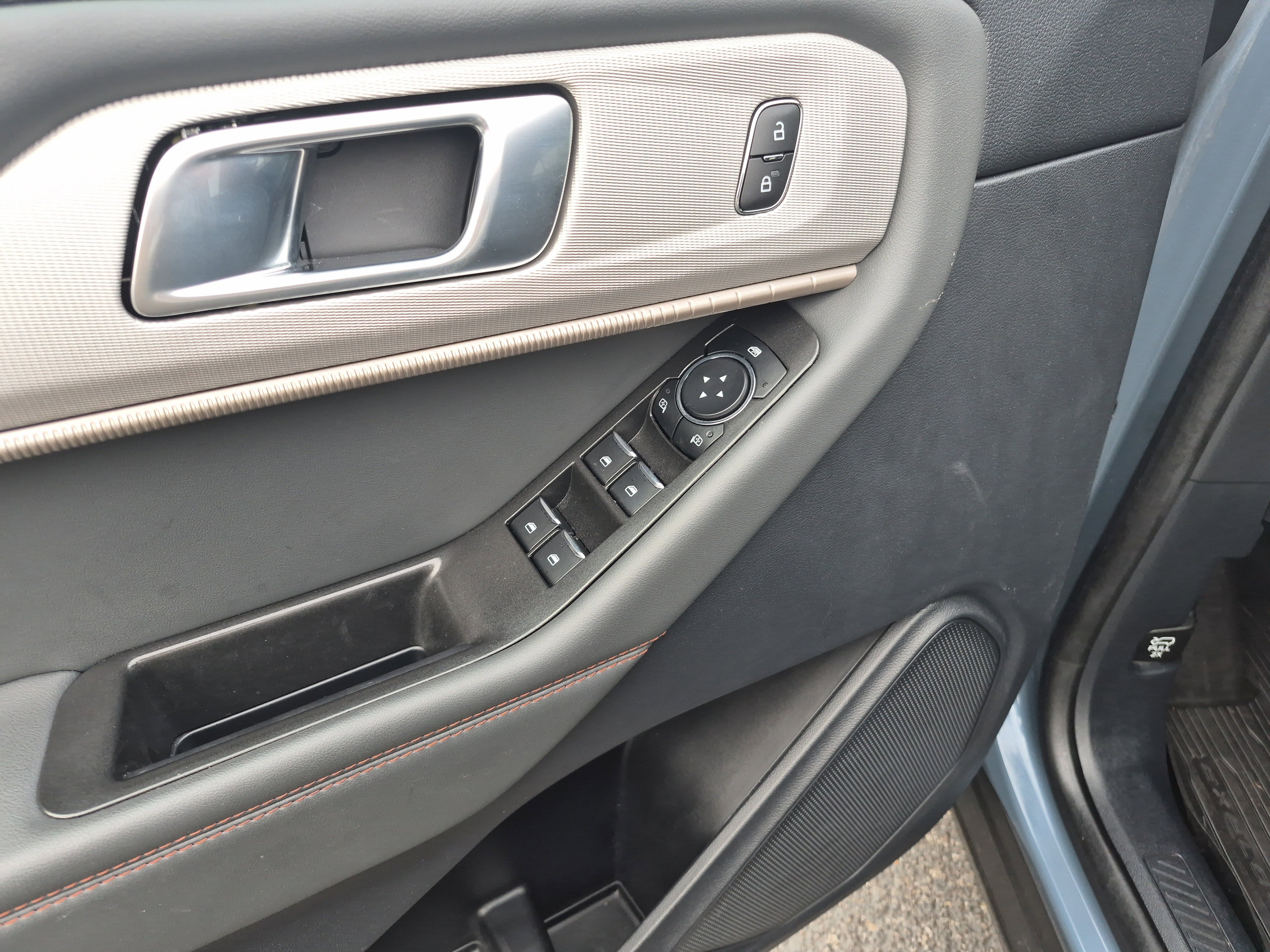 Certified 2025 Ford Explorer Active image 8