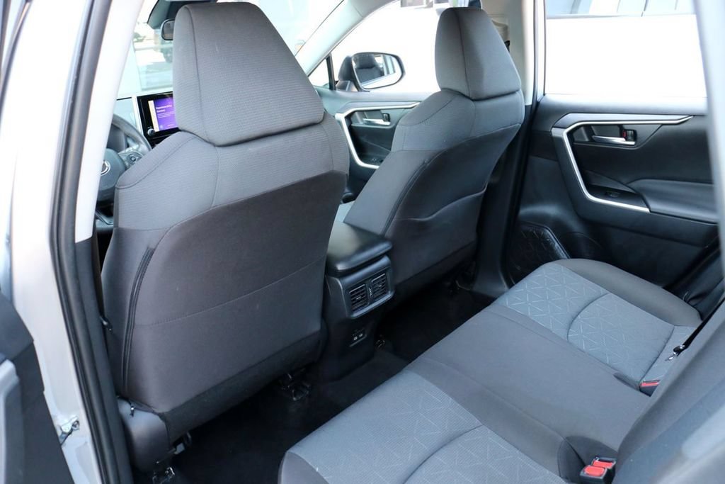 Used 2025 Toyota RAV4 XLE AWD/4WD image 21