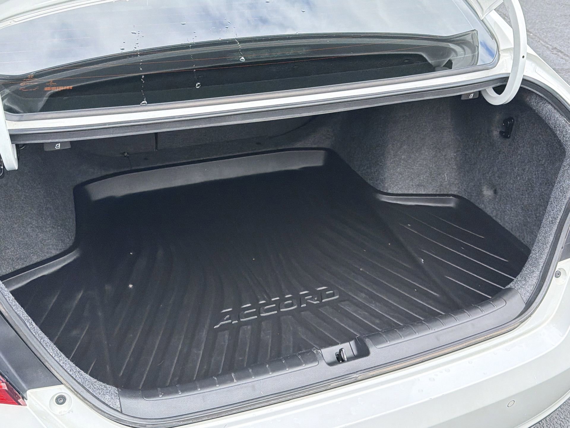 Used 2020 Honda Accord Touring image 28