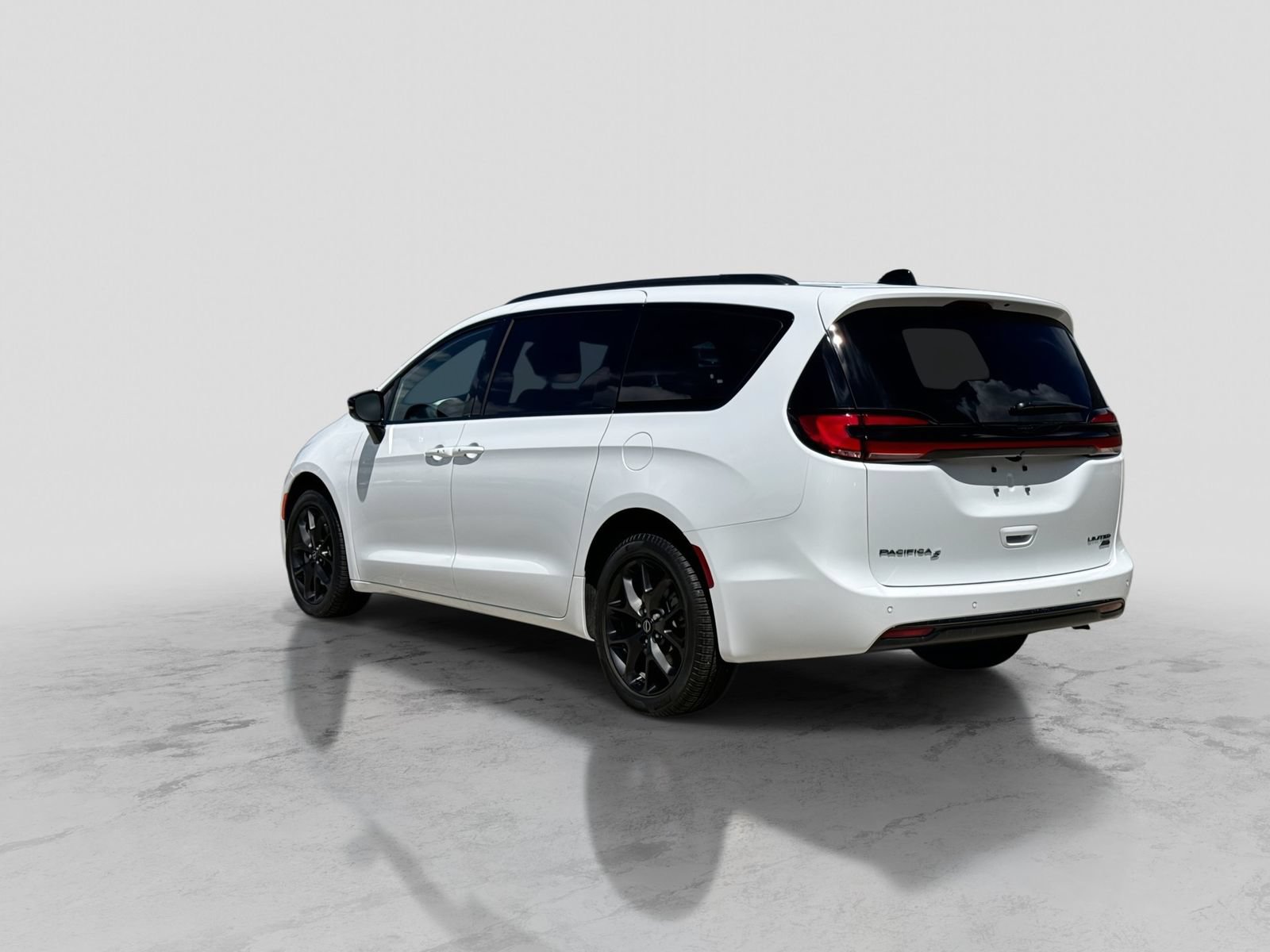Used 2026 Chrysler Pacifica Limited w/ S Appearance Package AWD/4WD image 5