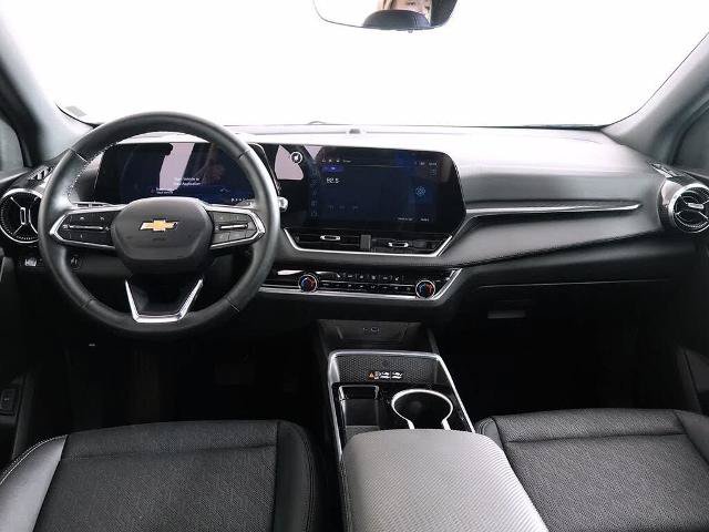 Used 2025 Chevrolet Equinox LT w/ Convenience Package II AWD/4WD image 2