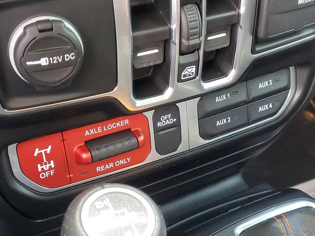 Used 2022 Jeep Gladiator Mojave w/ Cold Weather Group AWD/4WD image 30