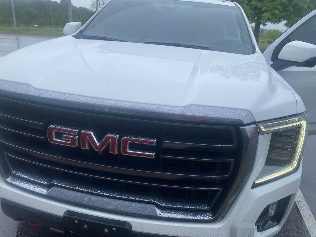 Used 2024 GMC Yukon AT4 w/ Technology Package AWD/4WD image 2
