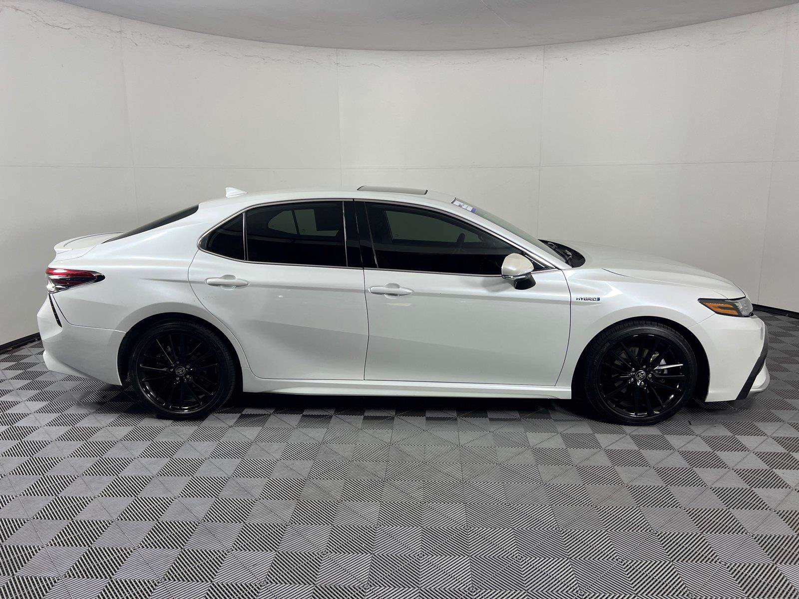 Used 2021 Toyota Camry XSE FWD image 7