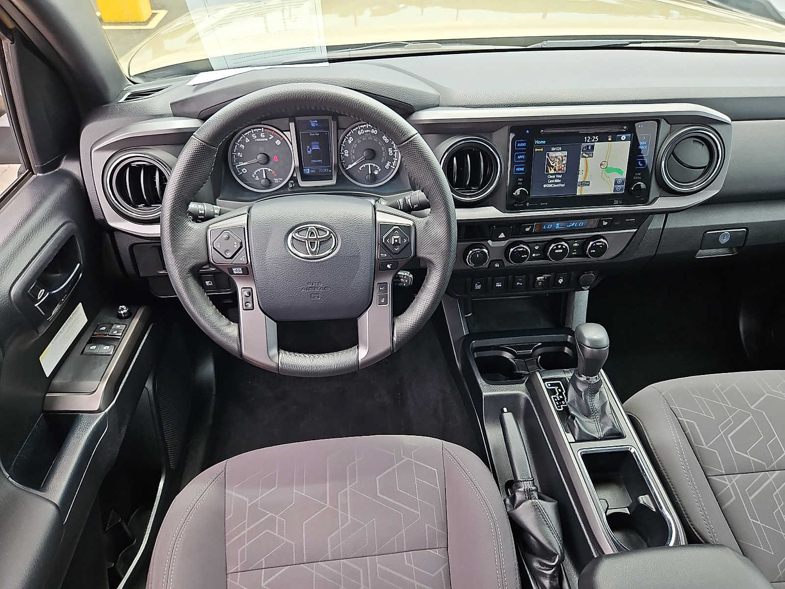 Used 2018 Toyota Tacoma TRD Off-Road w/ Technology Package AWD/4WD image 10