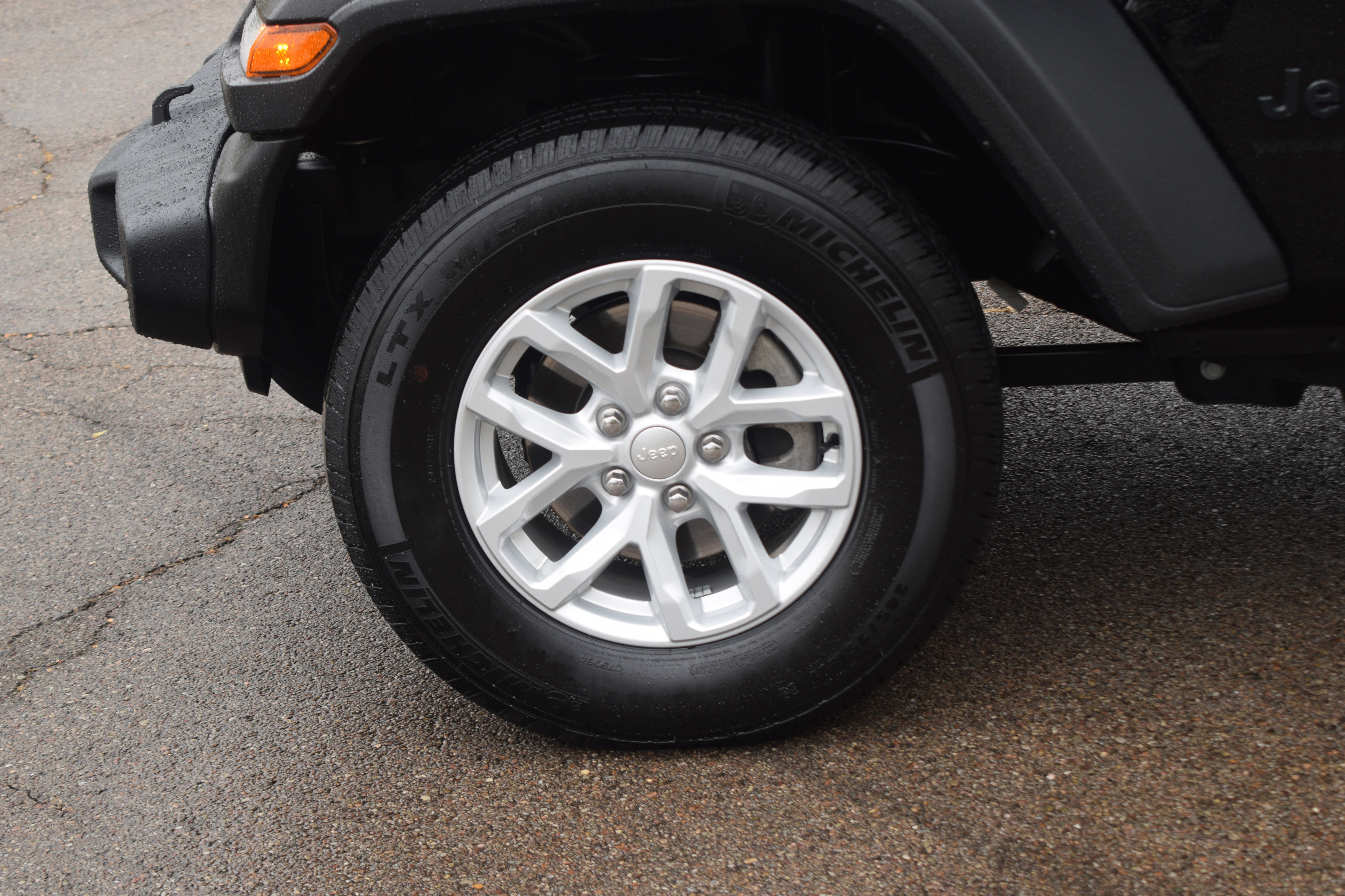 Used 2023 Jeep Wrangler Sport S image 27