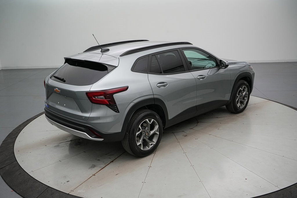 Used 2025 Chevrolet Trax LT w/ LT Convenience Package image 5