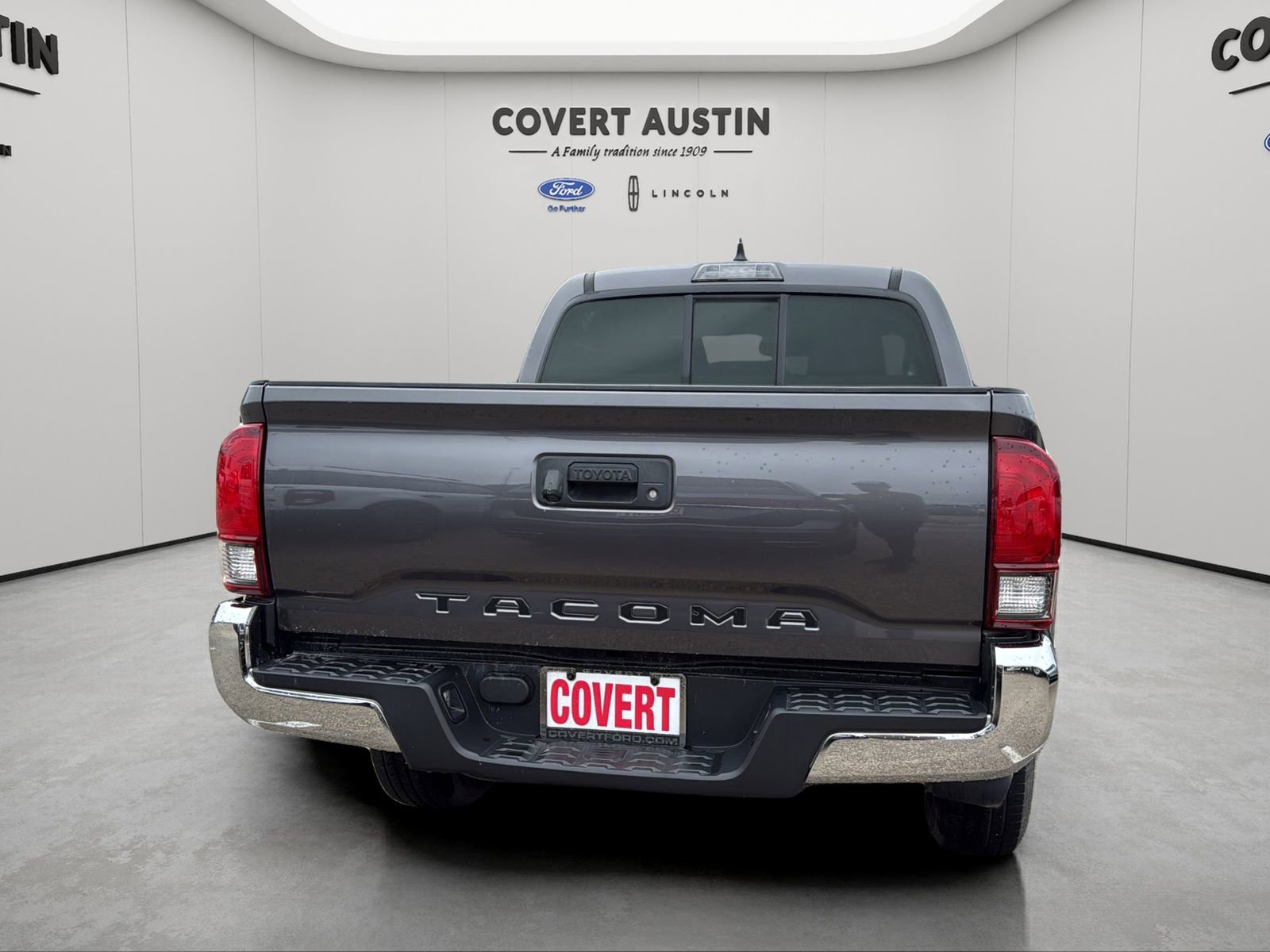 Used 2020 Toyota Tacoma SR5 w/ SR5 Appearance Package (SM) RWD image 4