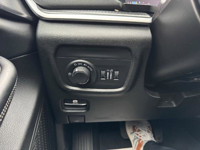 Used 2024 Jeep Grand Cherokee Altitude image 23