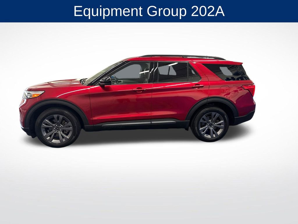 Certified 2023 Ford Explorer XLT w/ Equipment Group 202A AWD/4WD image 3