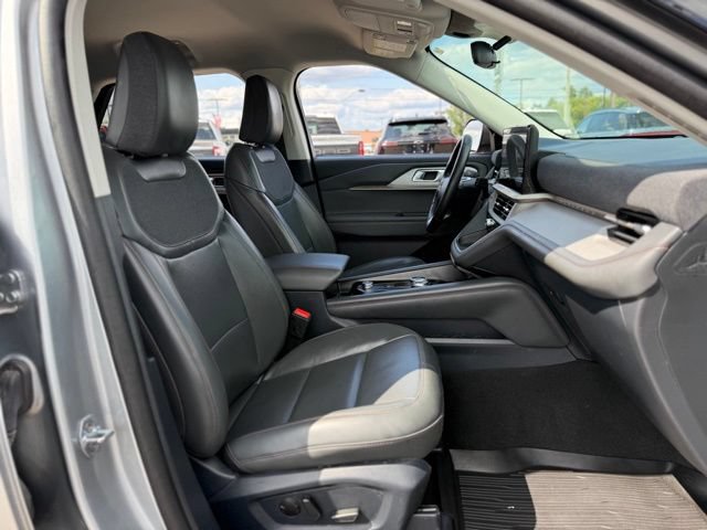 Certified 2025 Ford Explorer Active w/ Active Comfort Package AWD/4WD image 16