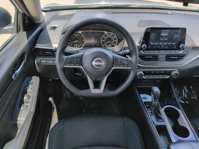 Used 2024 Nissan Altima 2.5 SV FWD image 15