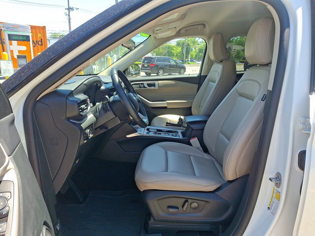 Certified 2023 Ford Explorer XLT w/ Equipment Group 202A AWD/4WD image 3