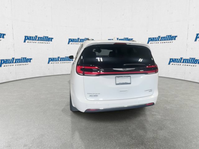 Used 2022 Chrysler Pacifica Limited AWD/4WD image 9