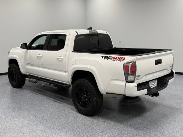 Used 2020 Toyota Tacoma TRD Sport w/ TRD Premium Sport Package AWD/4WD image 9