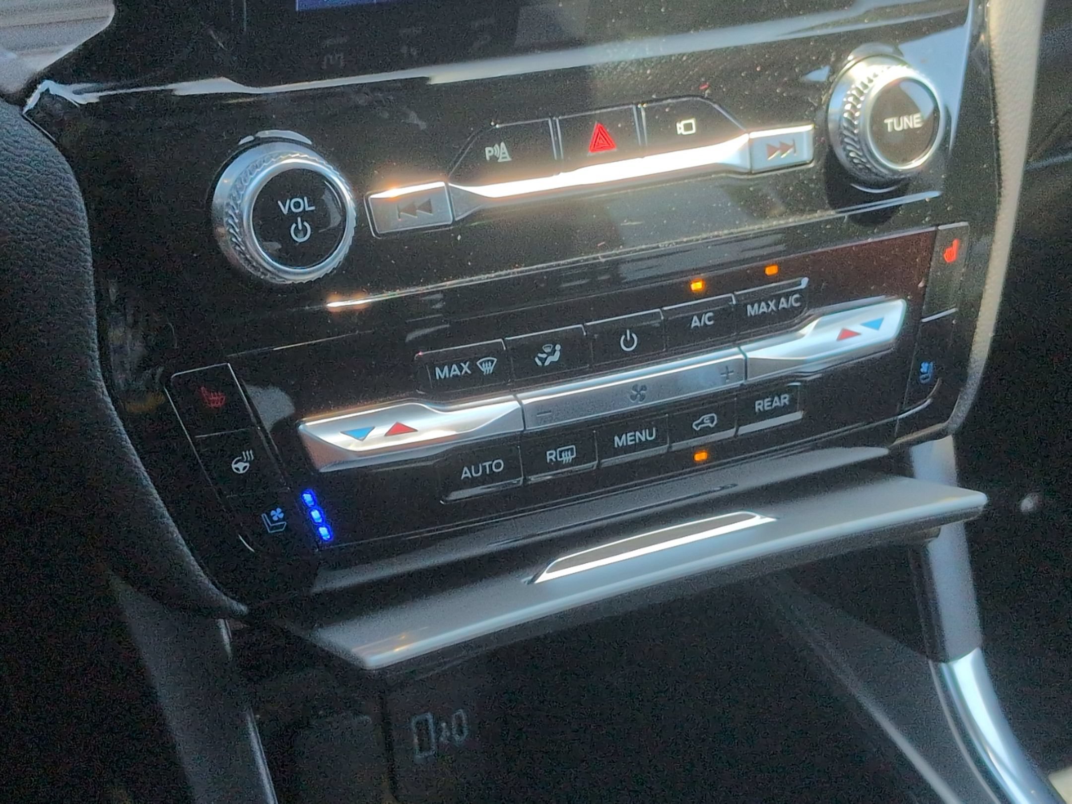 Certified 2023 Ford Explorer Limited w/ Limited Technology Package RWD image 26