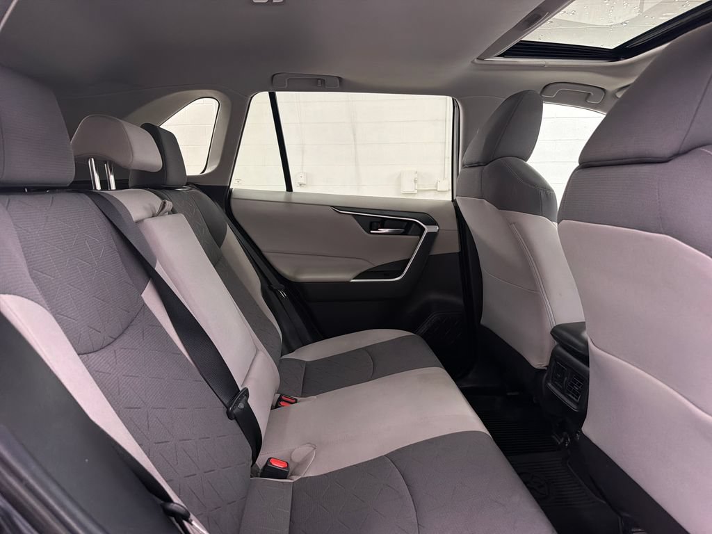 Used 2020 Toyota RAV4 XLE w/ Convenience Package FWD image 30