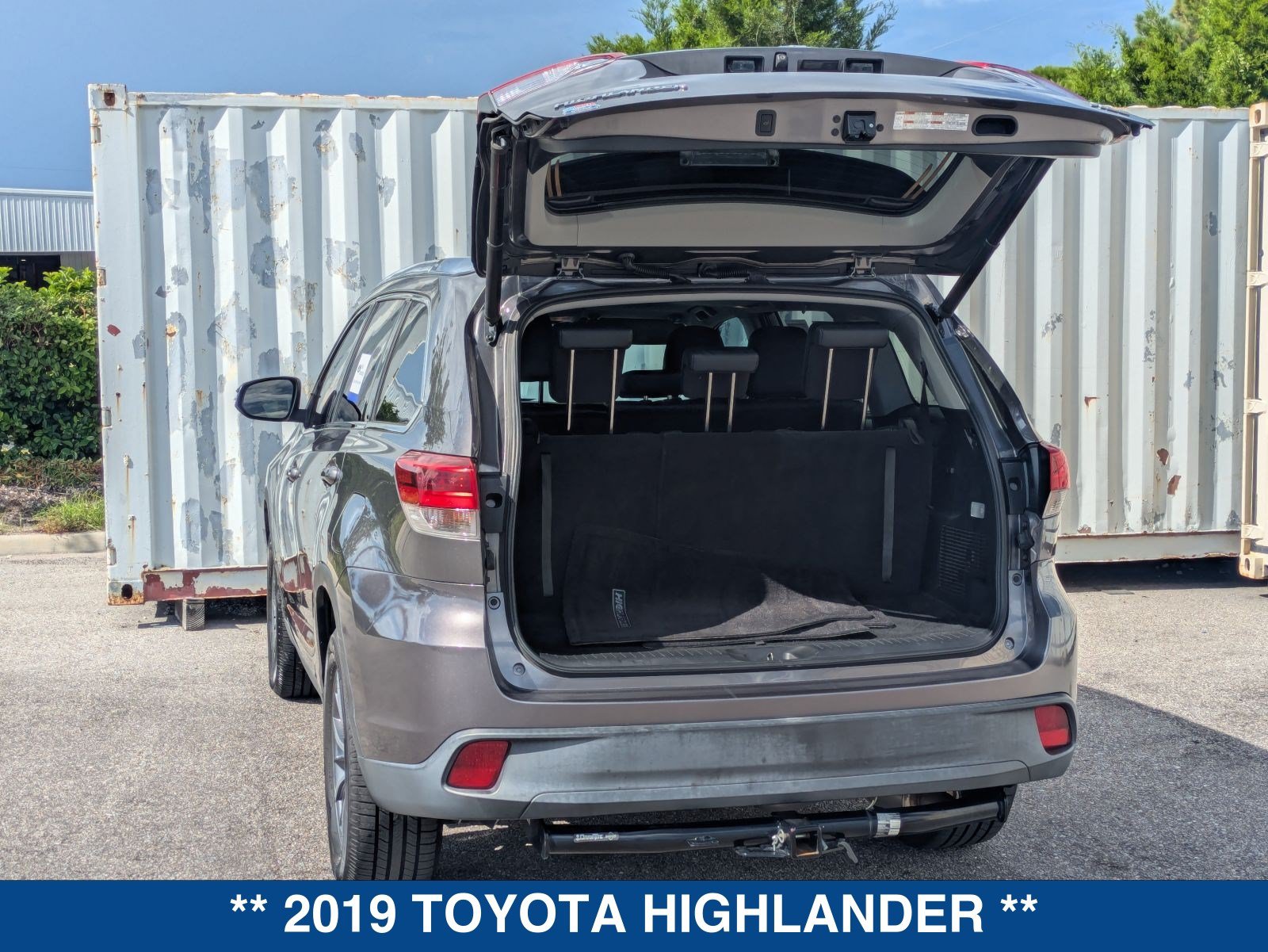 Used 2019 Toyota Highlander XLE FWD image 14