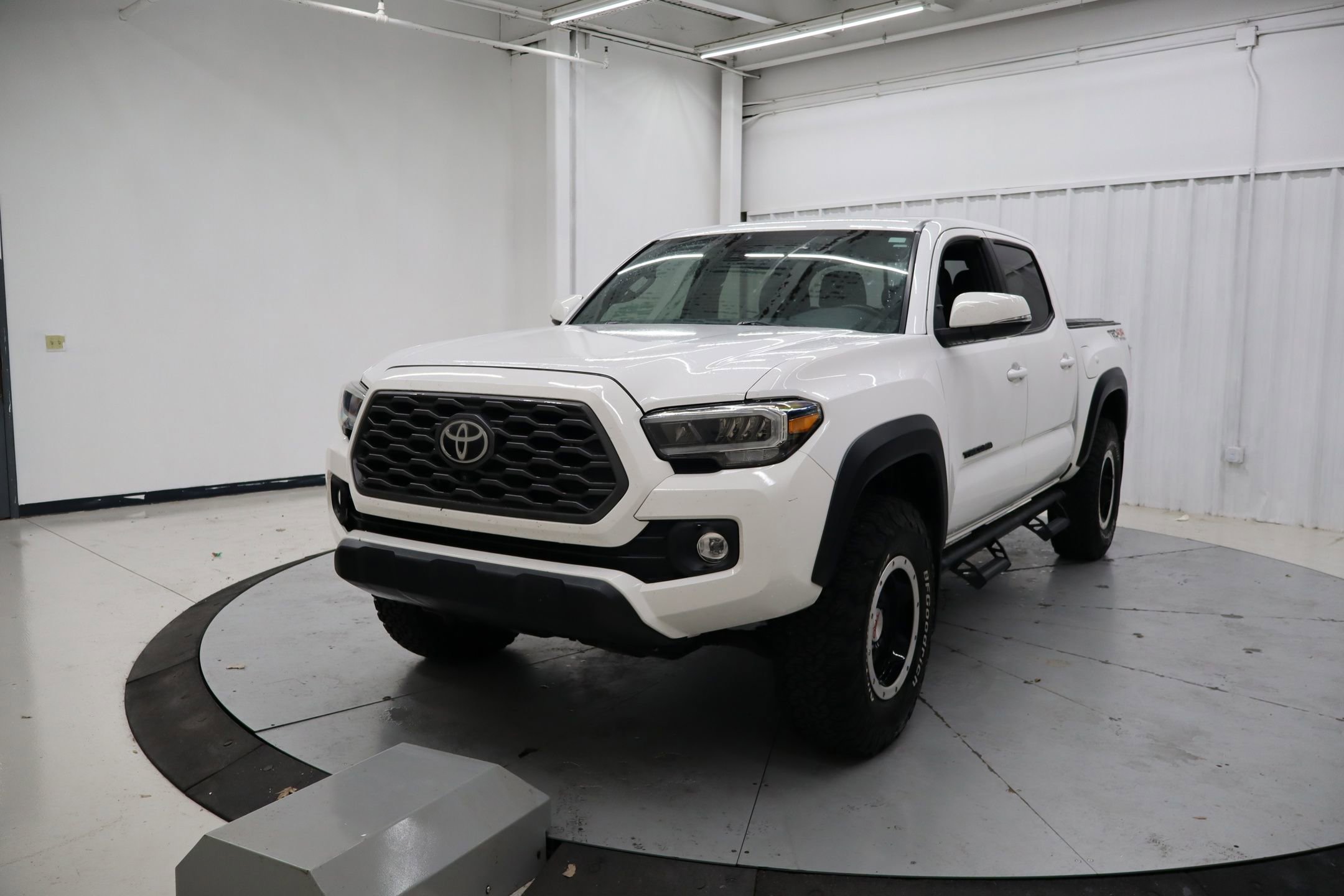 Used 2020 Toyota Tacoma TRD Off-Road w/ TRD Premium Off Road Package image 10