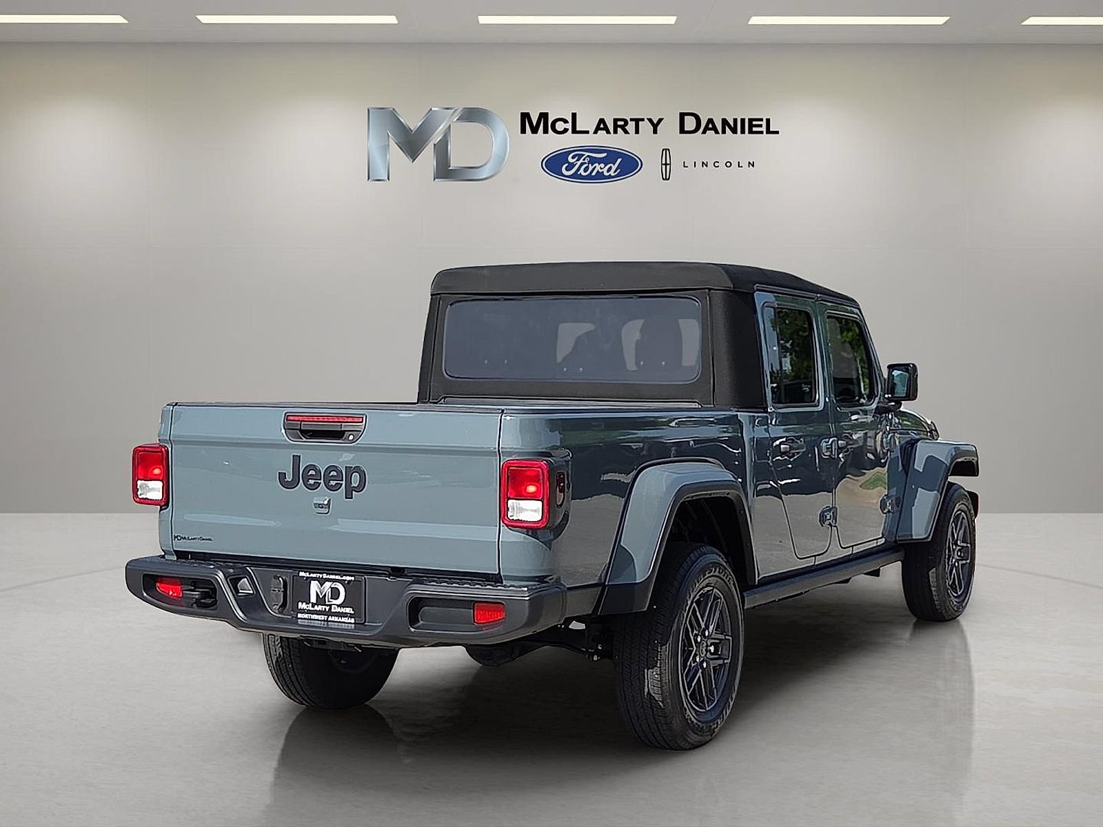 Used 2024 Jeep Gladiator Sport AWD/4WD image 5