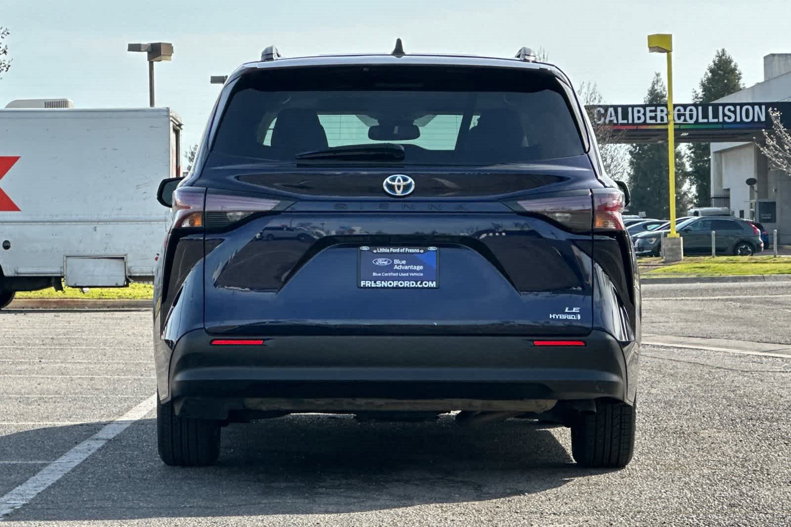 Used 2024 Toyota Sienna LE w/ LE Plus Package image 4