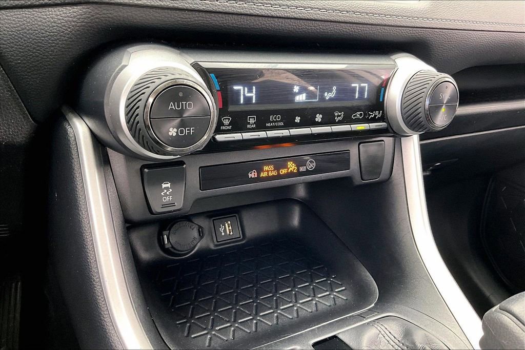 Used 2025 Toyota RAV4 XLE image 31