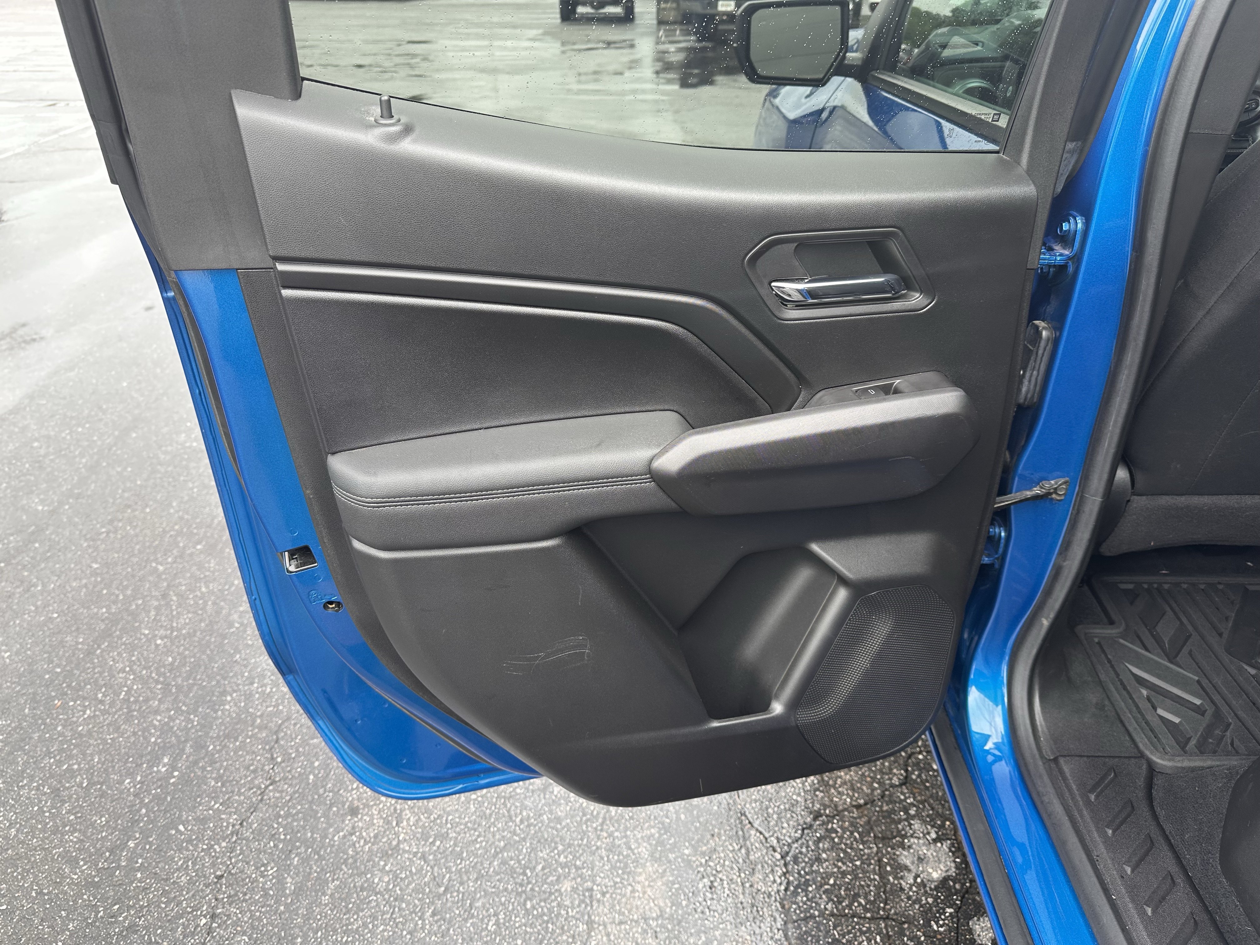 Used 2023 Chevrolet Colorado LT w/ LT Convenience Package II RWD image 12