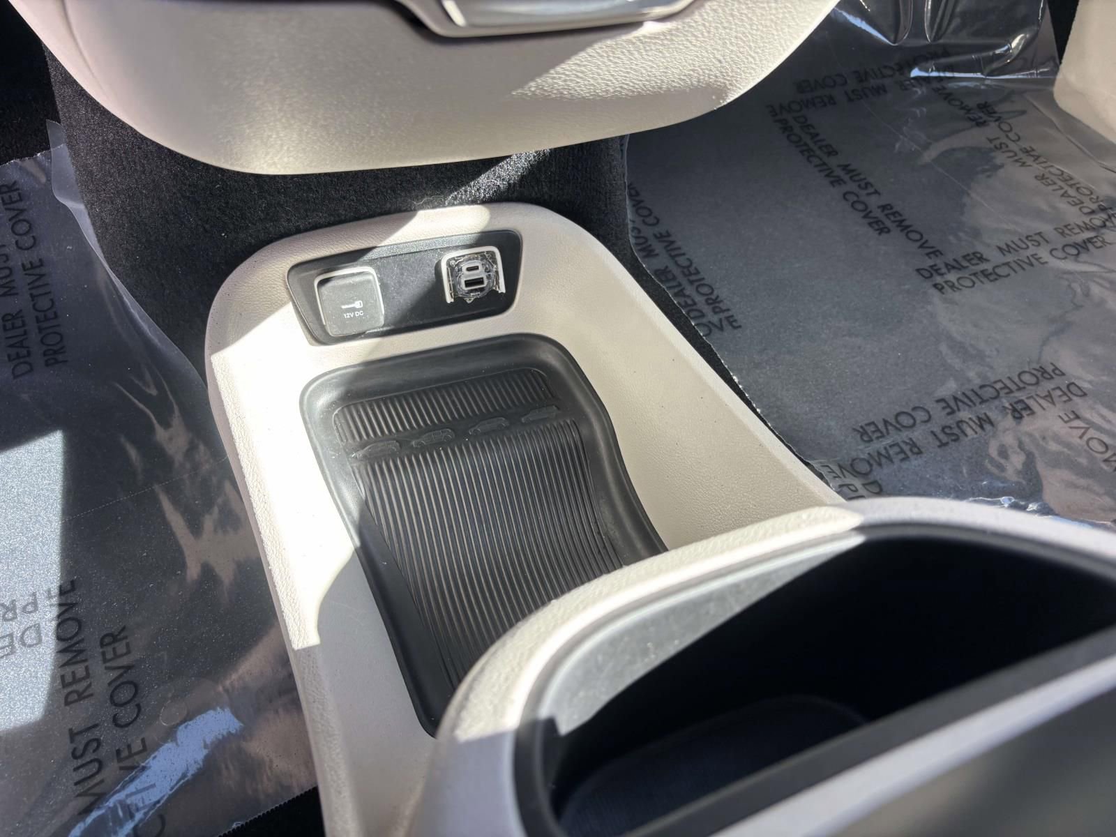 Used 2021 Chrysler Pacifica Touring-L image 25