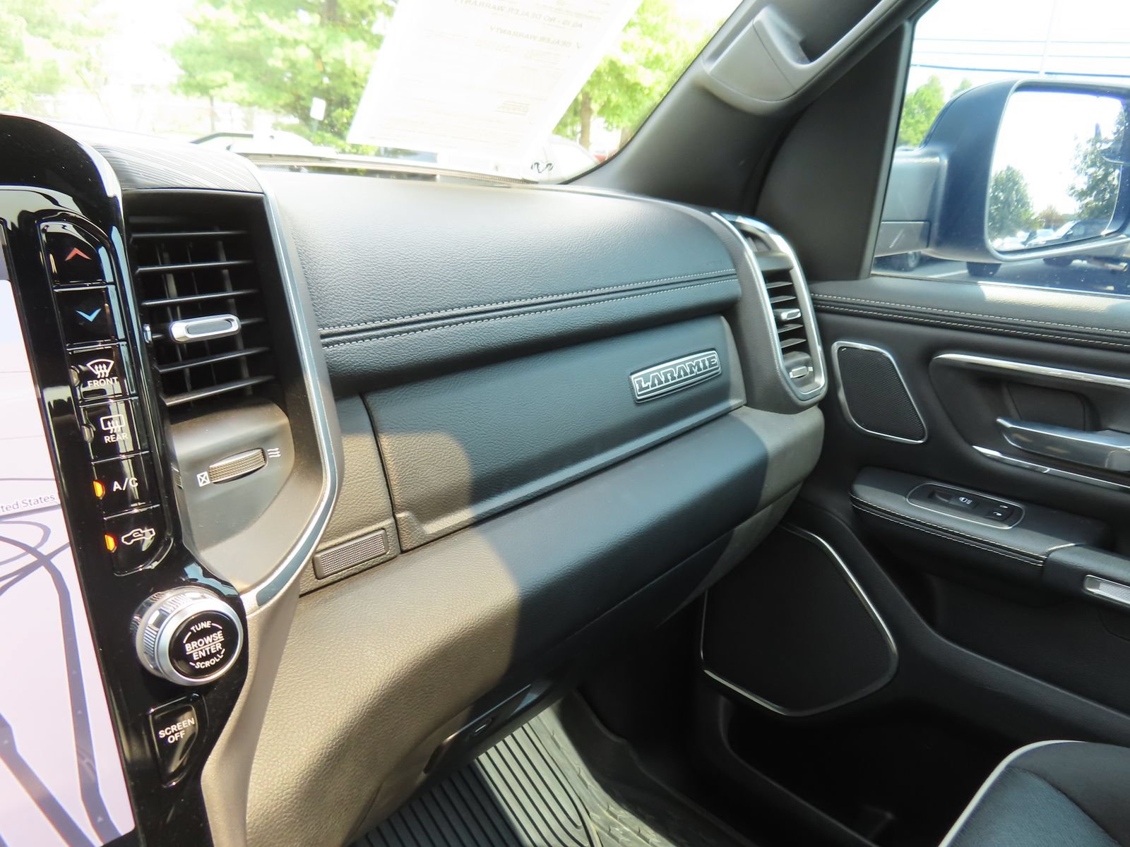 Used 2023 RAM 1500 Laramie AWD/4WD image 25