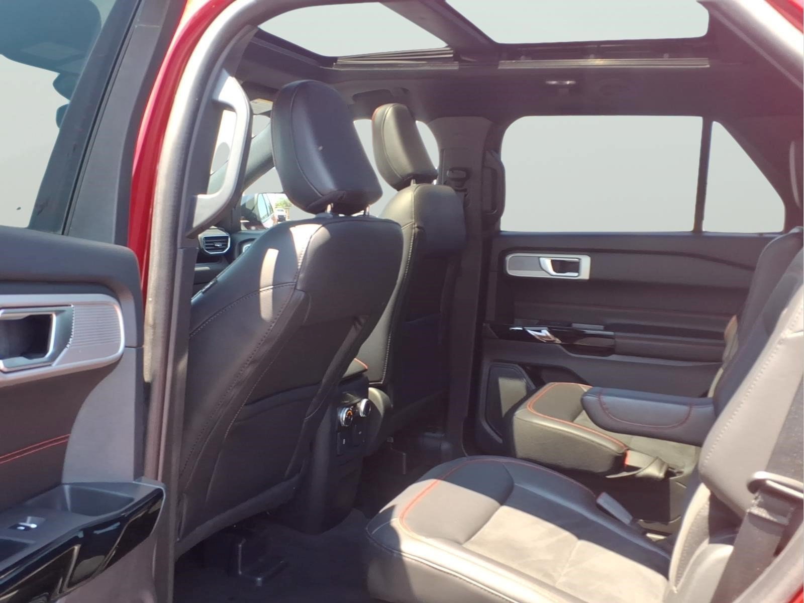 Certified 2023 Ford Explorer ST-Line AWD/4WD image 15