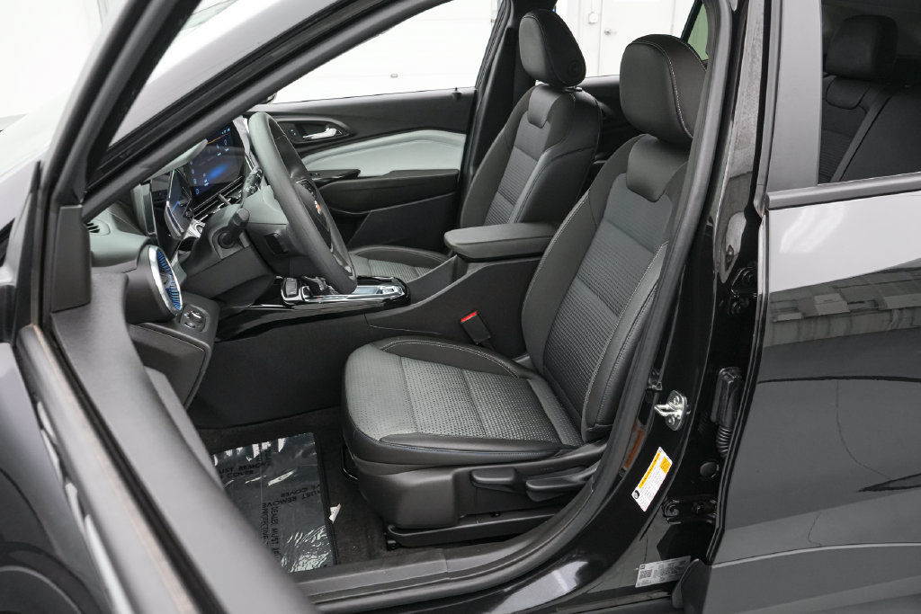 Used 2026 Chevrolet Trax LT FWD image 11