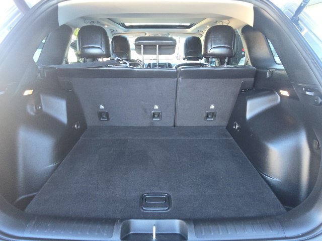 Used 2019 Jeep Cherokee Latitude Plus w/ Comfort/Convenience Group AWD/4WD image 15