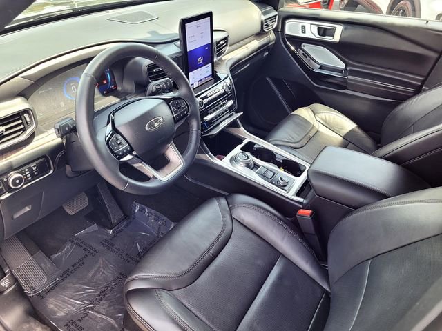 Certified 2024 Ford Explorer Platinum w/ Technology Package AWD/4WD image 10