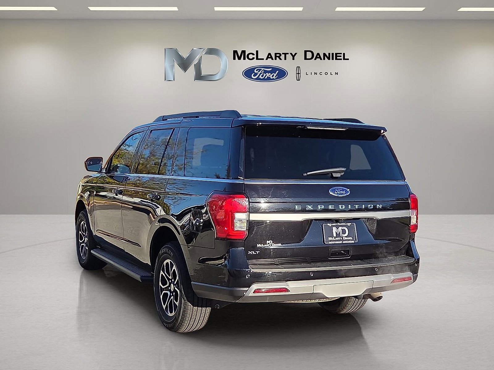 Certified 2024 Ford Expedition XLT image 4