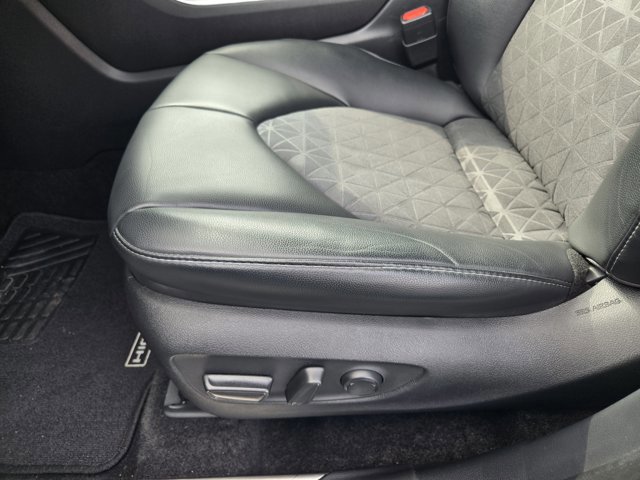 Used 2024 Toyota Highlander XLE image 21