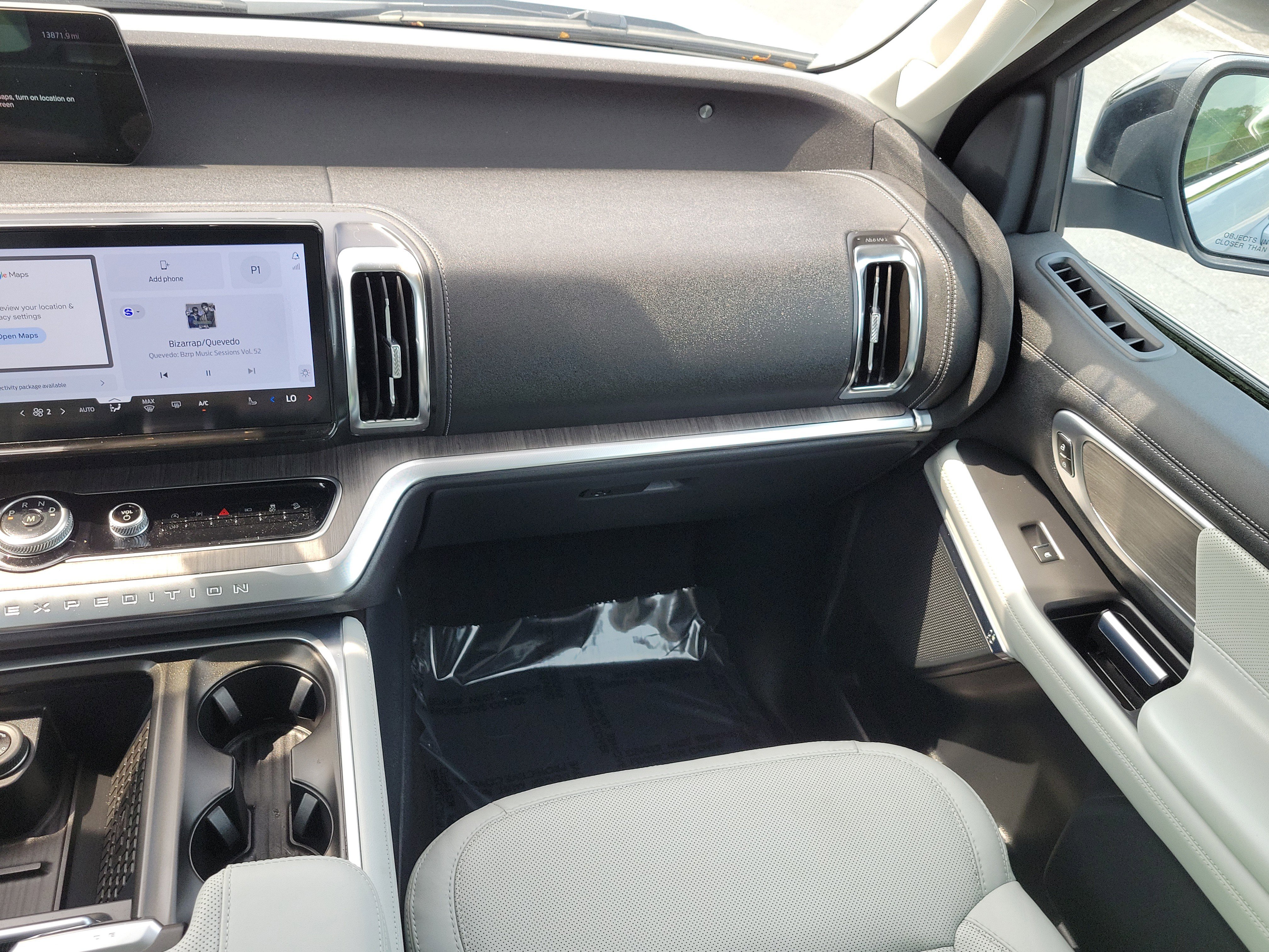 Certified 2025 Ford Expedition Platinum w/ Platinum Ultimate Package AWD/4WD image 17