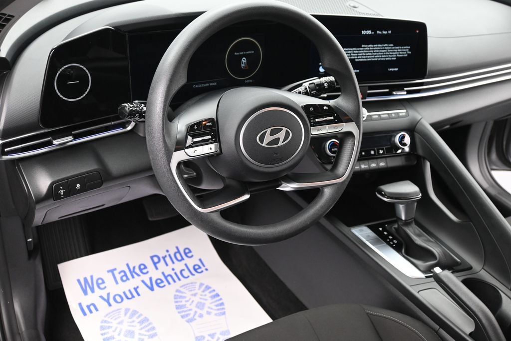 Used 2024 Hyundai Elantra SEL FWD image 15