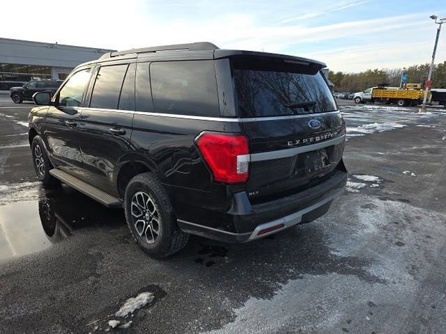 Certified 2024 Ford Expedition XLT image 3