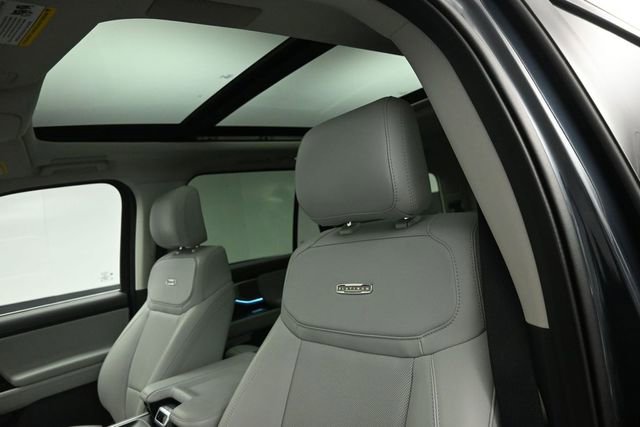 Certified 2025 Ford Expedition Platinum w/ Driver's Package AWD/4WD image 10