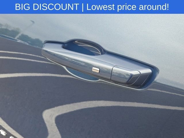 Used 2024 Chevrolet Traverse LT w/ LPO, Floor Liner Package FWD image 22