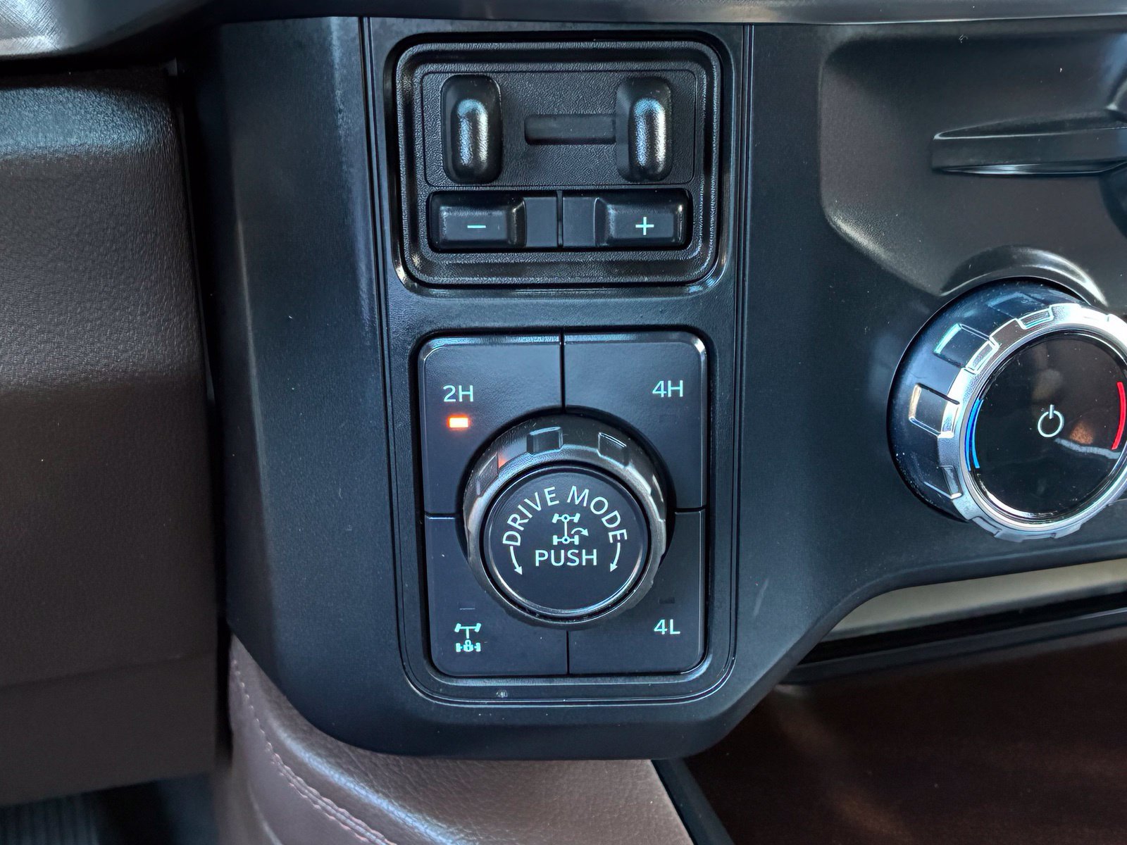 Certified 2024 Ford F350 King Ranch w/ Tremor Off-Road Package AWD/4WD image 21