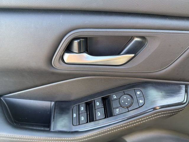 Used 2025 Nissan Rogue SV FWD image 13