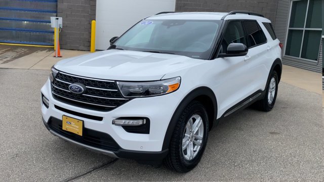 Certified 2024 Ford Explorer XLT w/ Equipment Group 202A AWD/4WD image 5