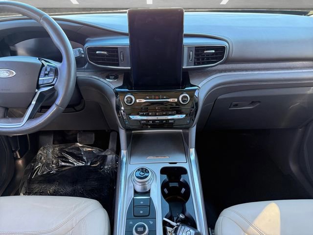 Certified 2021 Ford Explorer Platinum w/ Equipment Group 601A image 9