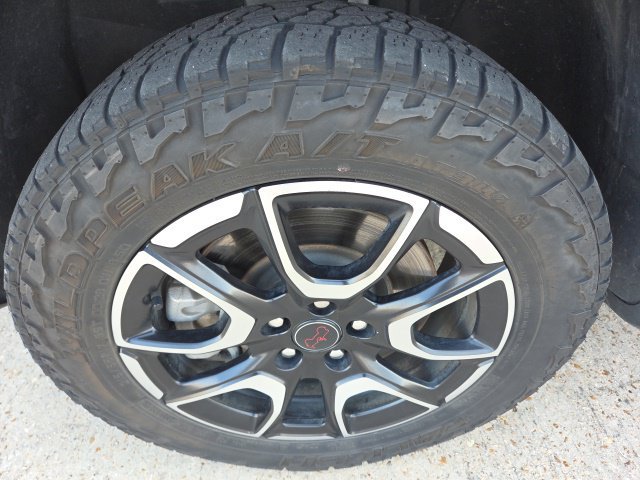 Used 2025 Jeep Compass Trailhawk AWD/4WD image 13