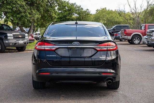 Certified 2018 Ford Fusion SE w/ Fusion SE Technology Package FWD image 4