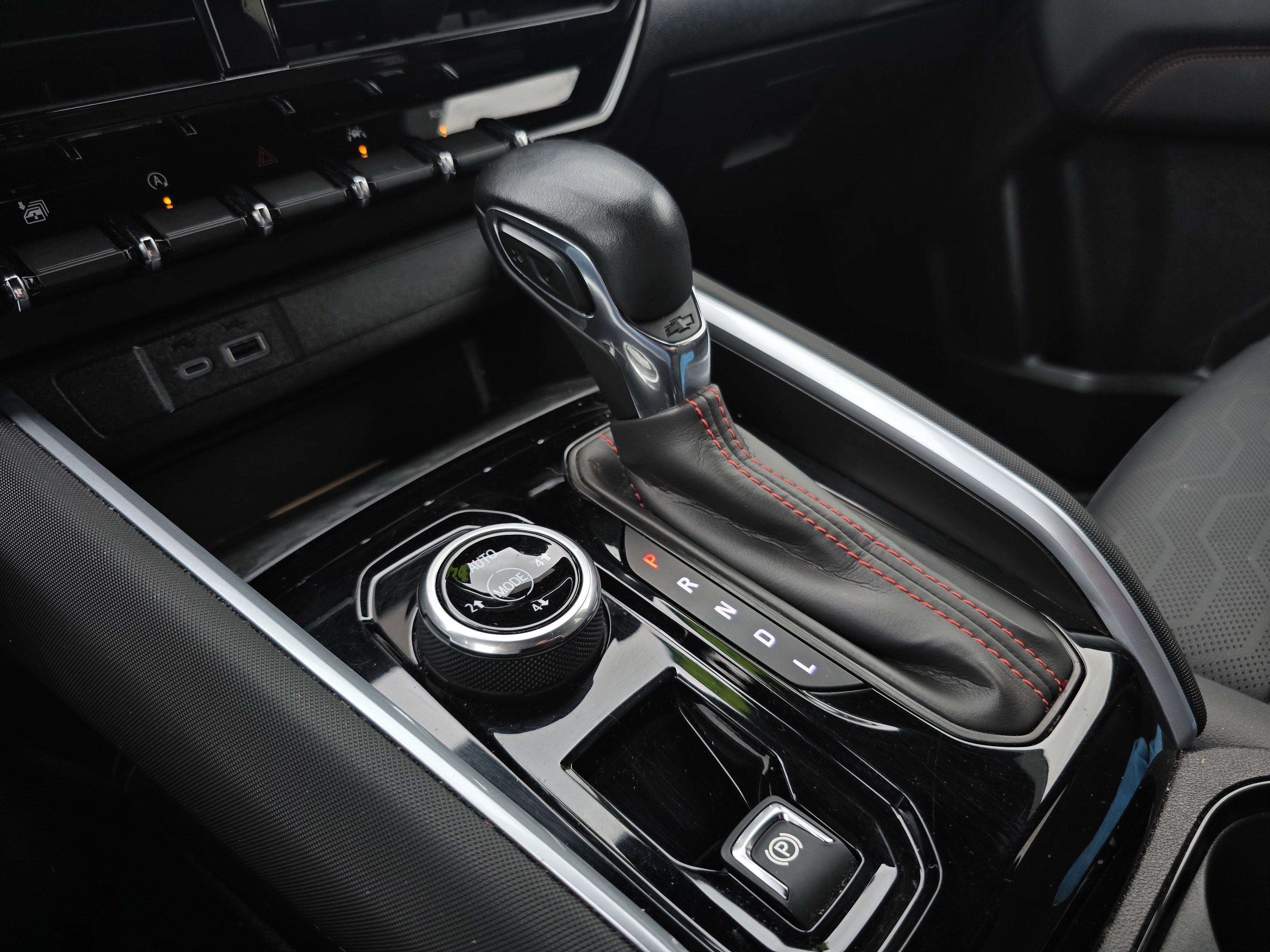 Used 2024 Chevrolet Colorado Z71 w/ Z71 Convenience Package 2 image 25