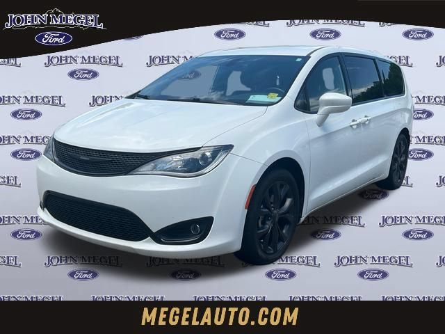 Used 2020 Chrysler Pacifica Touring w/ S Appearance Package FWD video 1